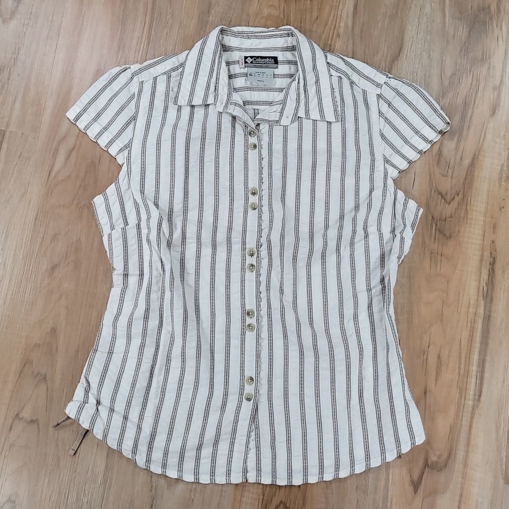 🔺️Columbia Cream Striped XCD Button Short Cap Sleeve Top Medium